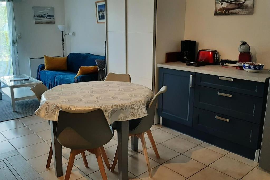 Hyper Centre De Sarzeau, Grand Appartement Au Calme Avec Jardinet Екстериор снимка