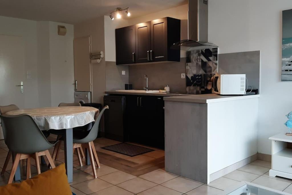 Hyper Centre De Sarzeau, Grand Appartement Au Calme Avec Jardinet Екстериор снимка